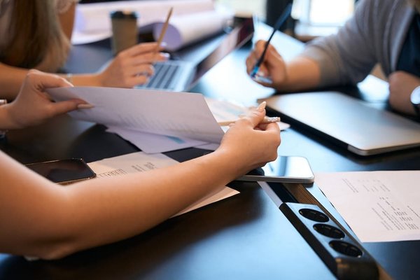 Come posso stimare il valore di mercato di un immobile da ristrutturare nel centro di Ravenna?