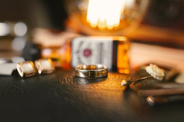 Gioielli uomo: un viaggio nel mondo dell'eleganza maschile